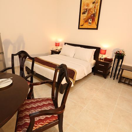La Villa Palace Hotel Доха Екстериор снимка