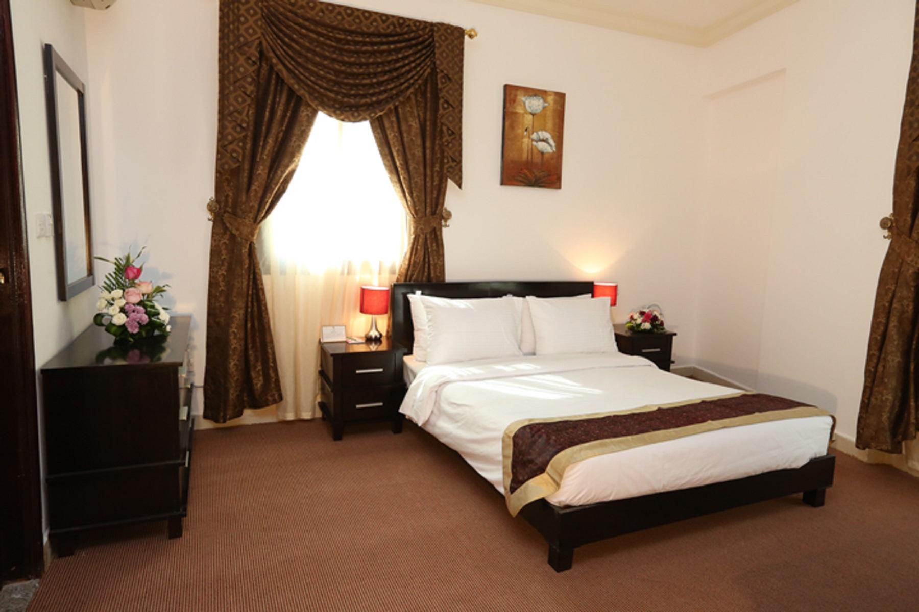 La Villa Palace Hotel Доха Екстериор снимка