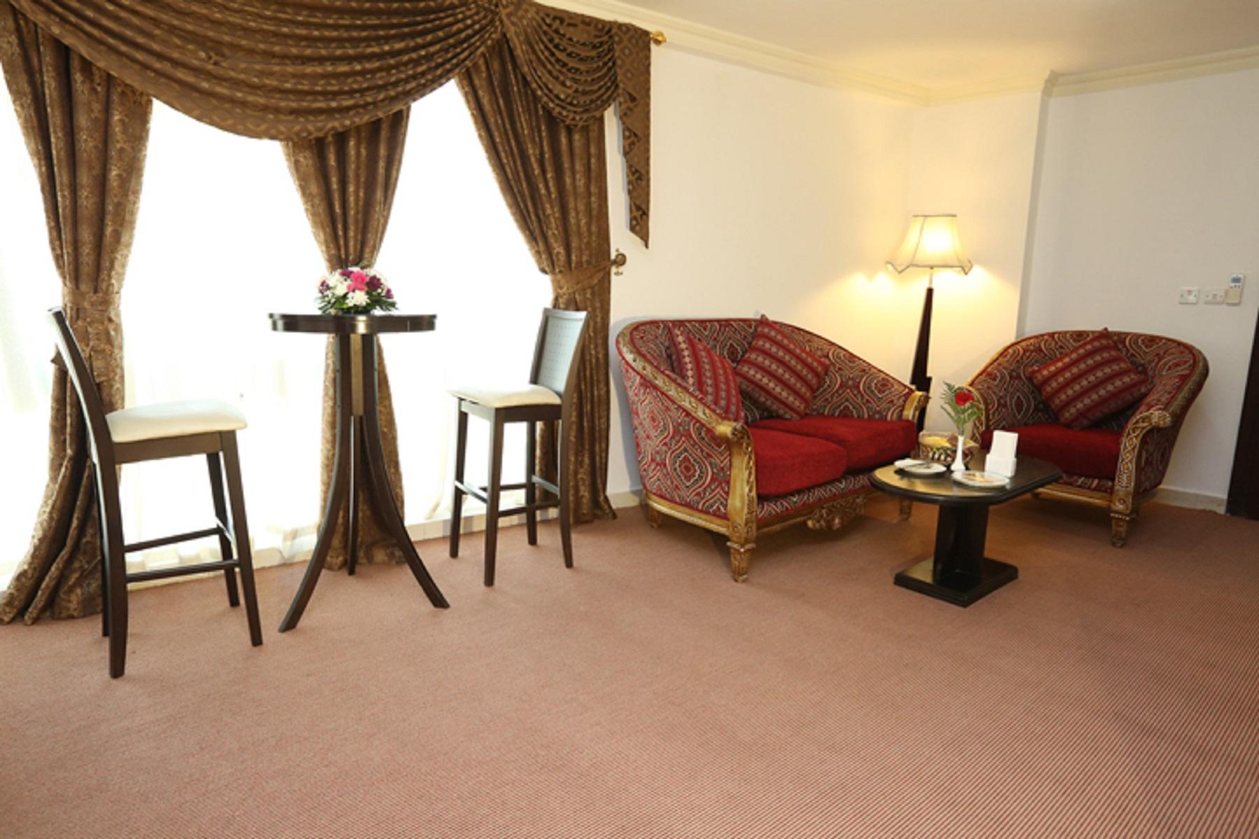 La Villa Palace Hotel Доха Екстериор снимка