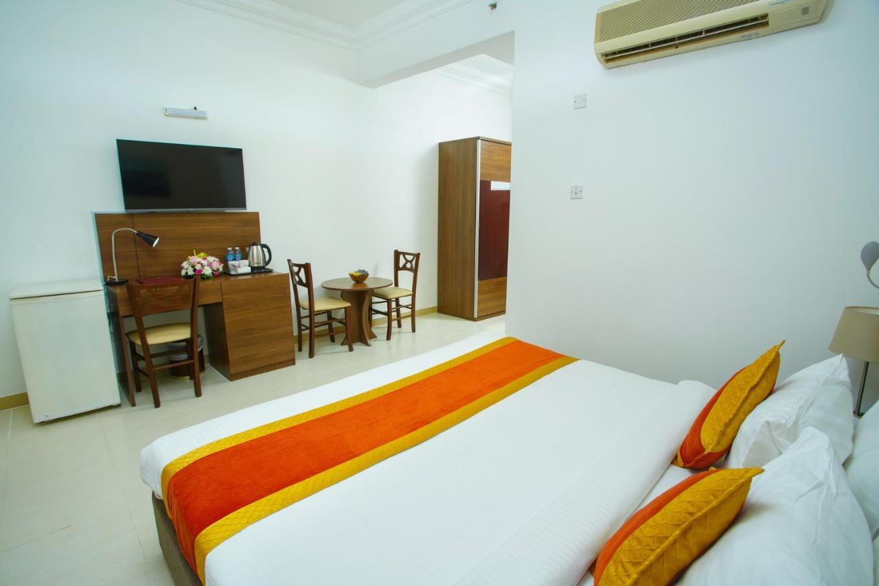 La Villa Palace Hotel Доха Екстериор снимка
