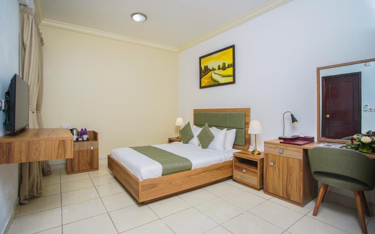La Villa Palace Hotel Доха Екстериор снимка
