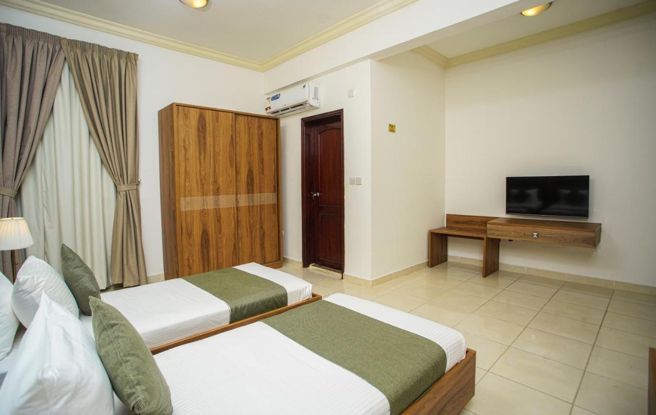 La Villa Palace Hotel Доха Екстериор снимка