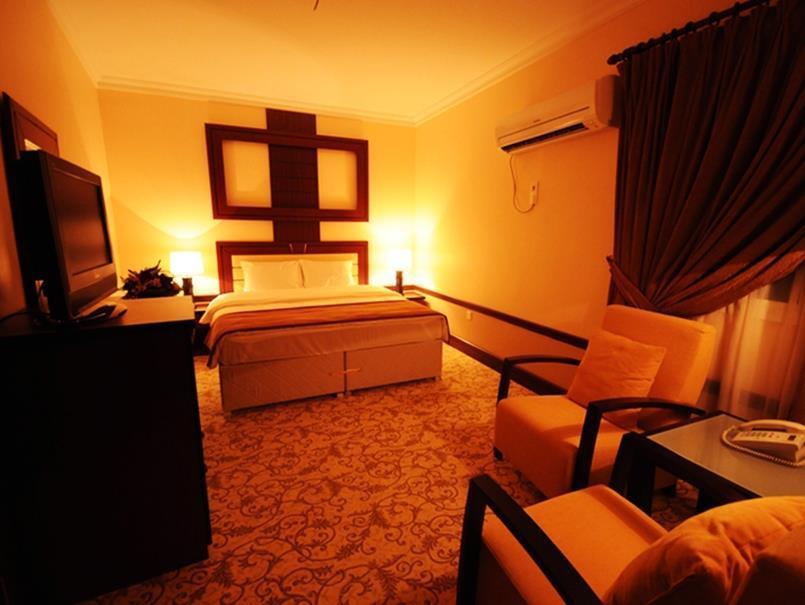 La Villa Palace Hotel Доха Екстериор снимка