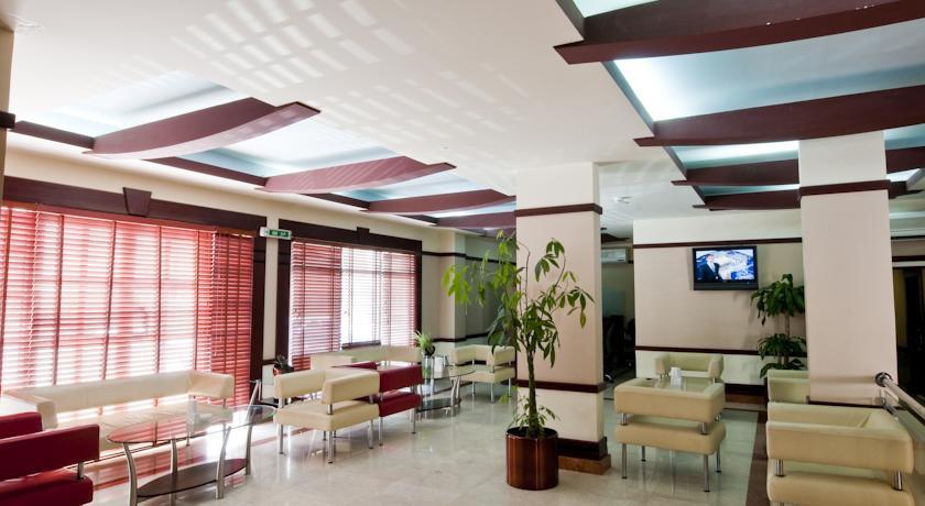 La Villa Palace Hotel Доха Екстериор снимка